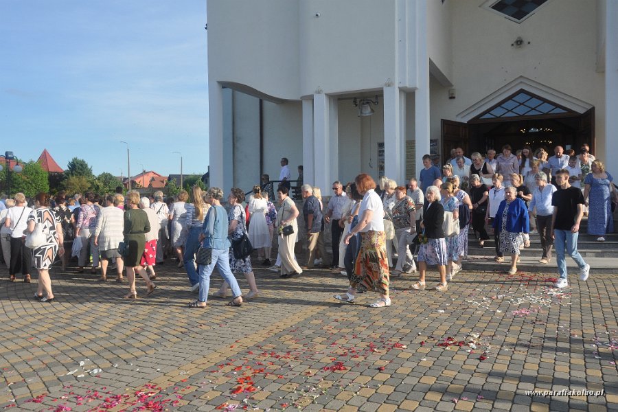 52 Procesja eucharystyczna.jpg
